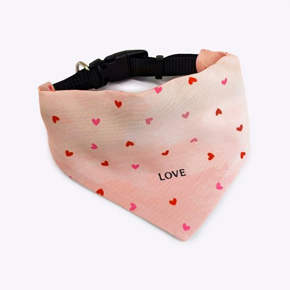 Bandana porte-médaille Love